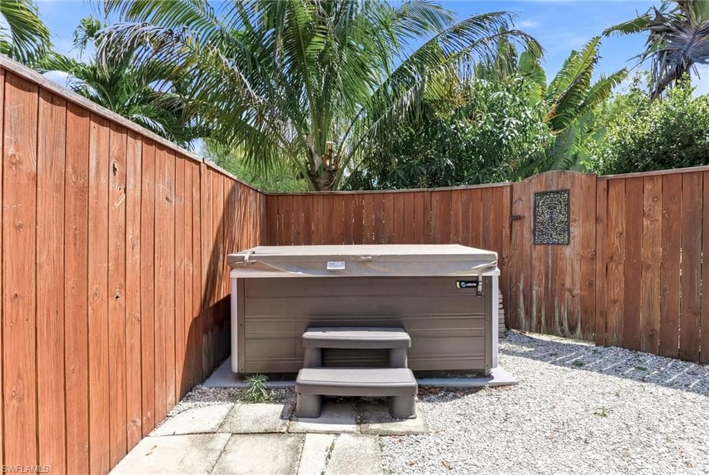 1511 Alcazar AVE-41