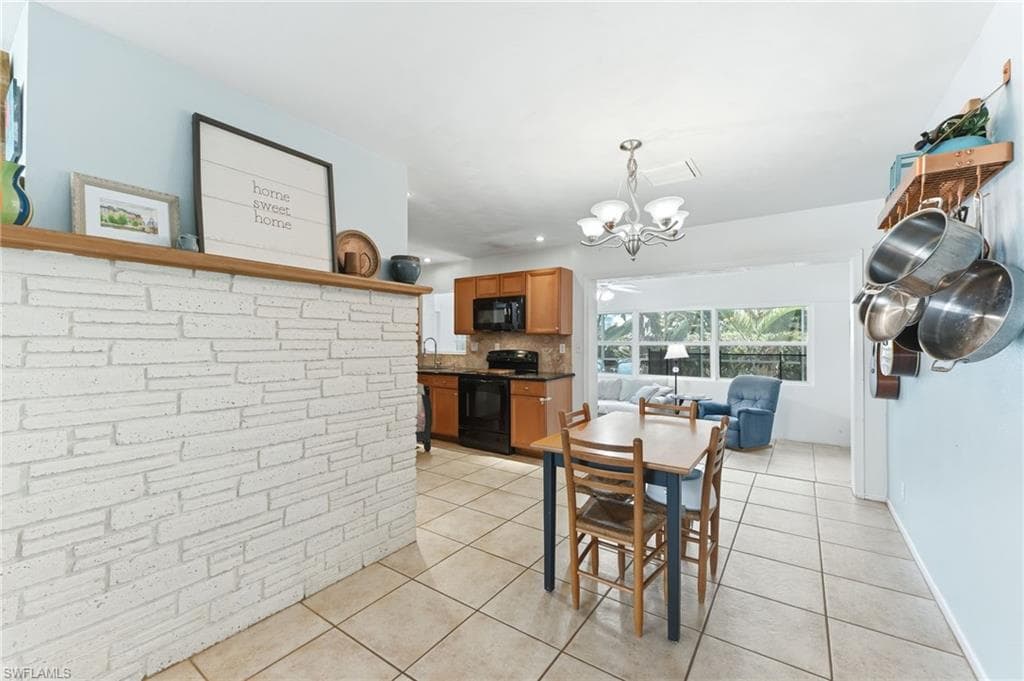 1511 Alcazar AVE-12