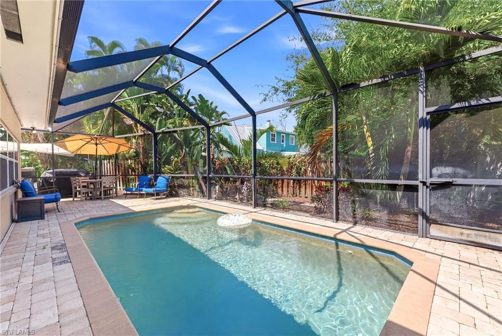 1511 Alcazar AVE-35