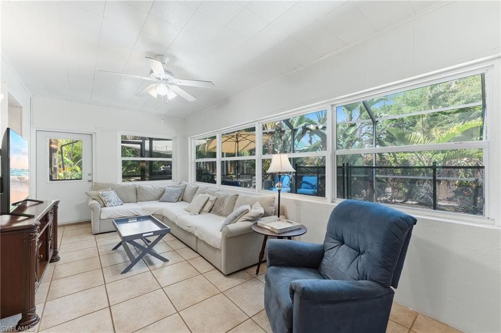1511 Alcazar AVE-19