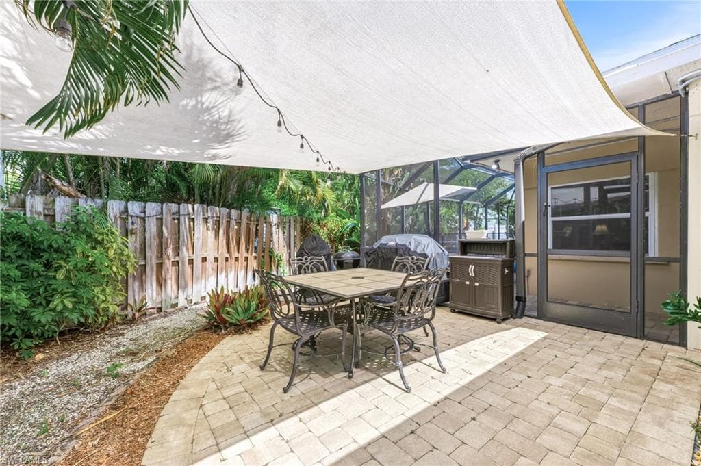 1511 Alcazar AVE-37