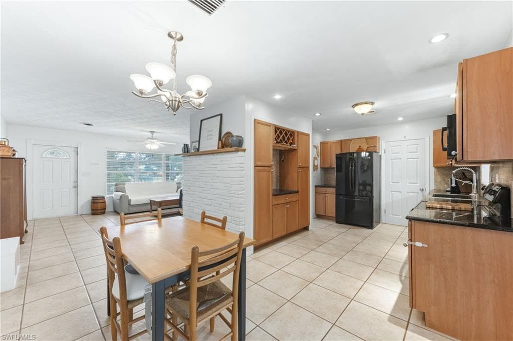 1511 Alcazar AVE-13