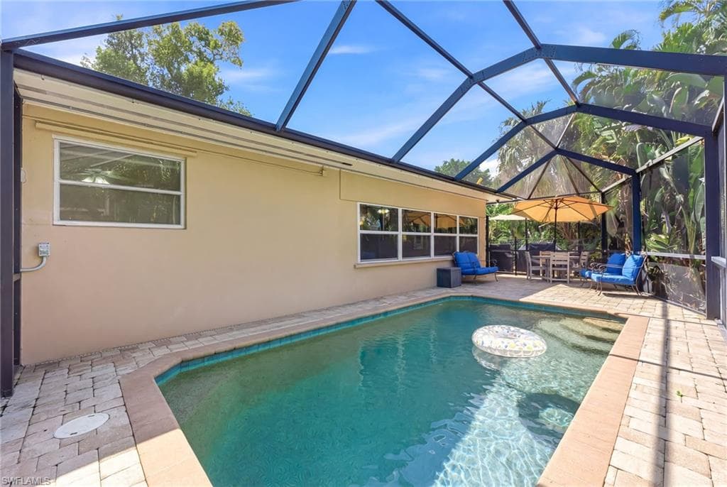 1511 Alcazar AVE-34