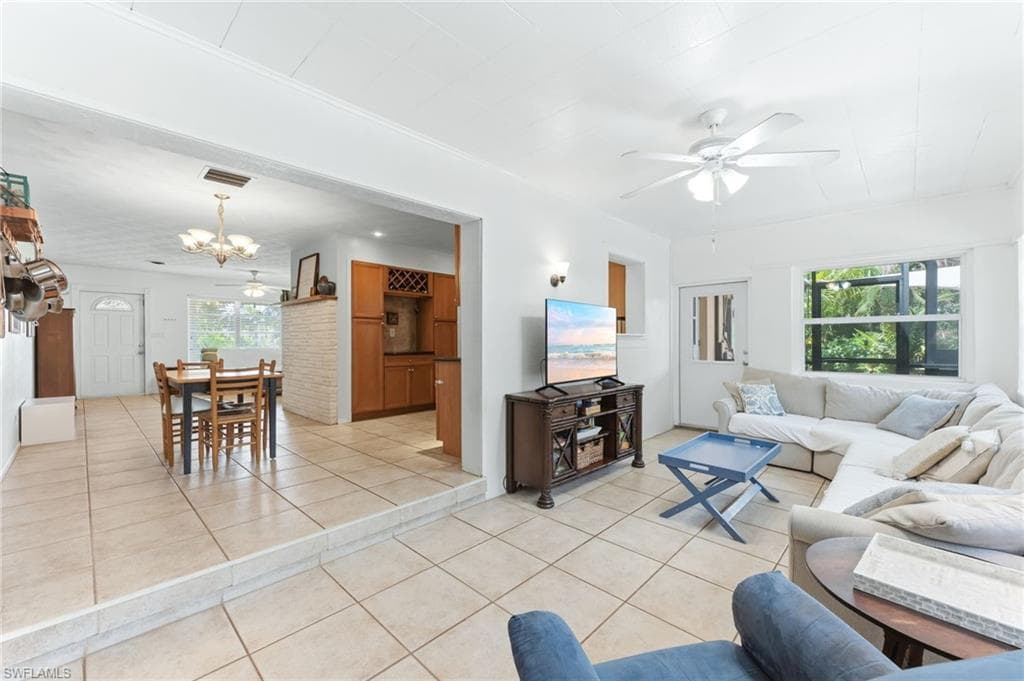 1511 Alcazar AVE-20