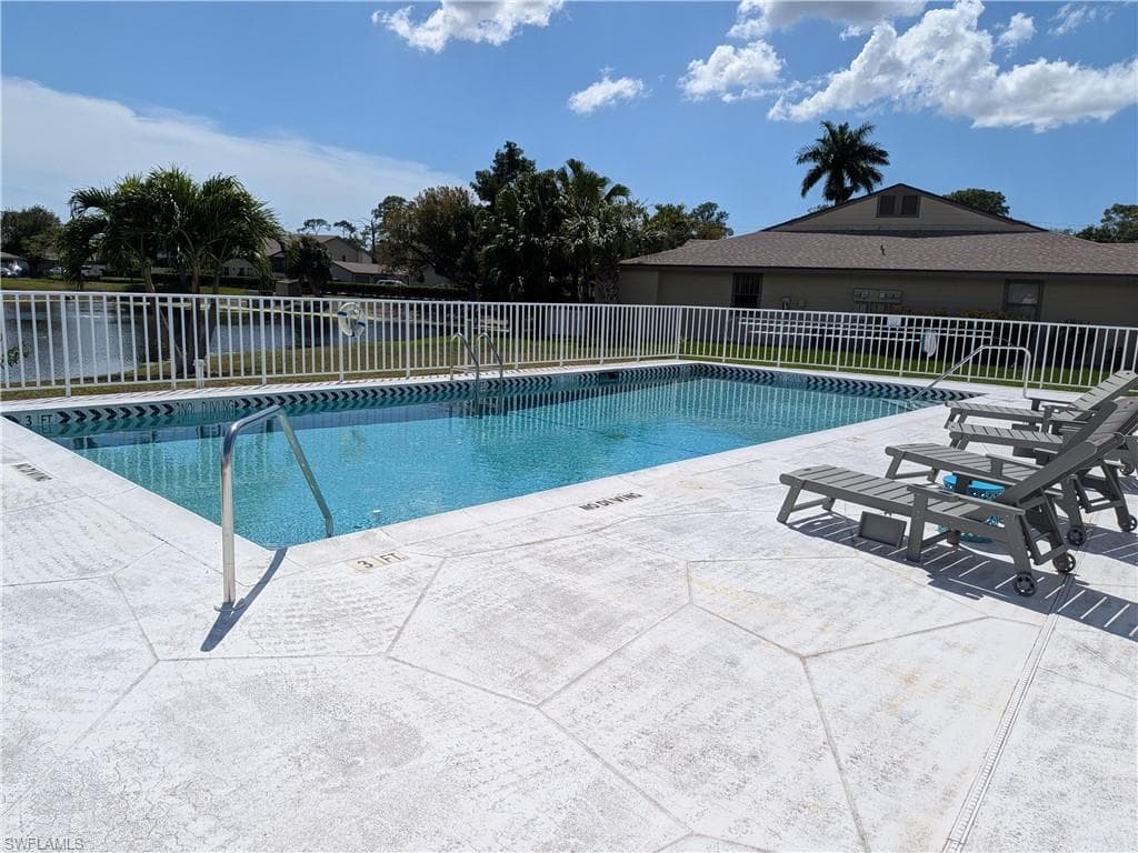 8421 N Haven LN B-28