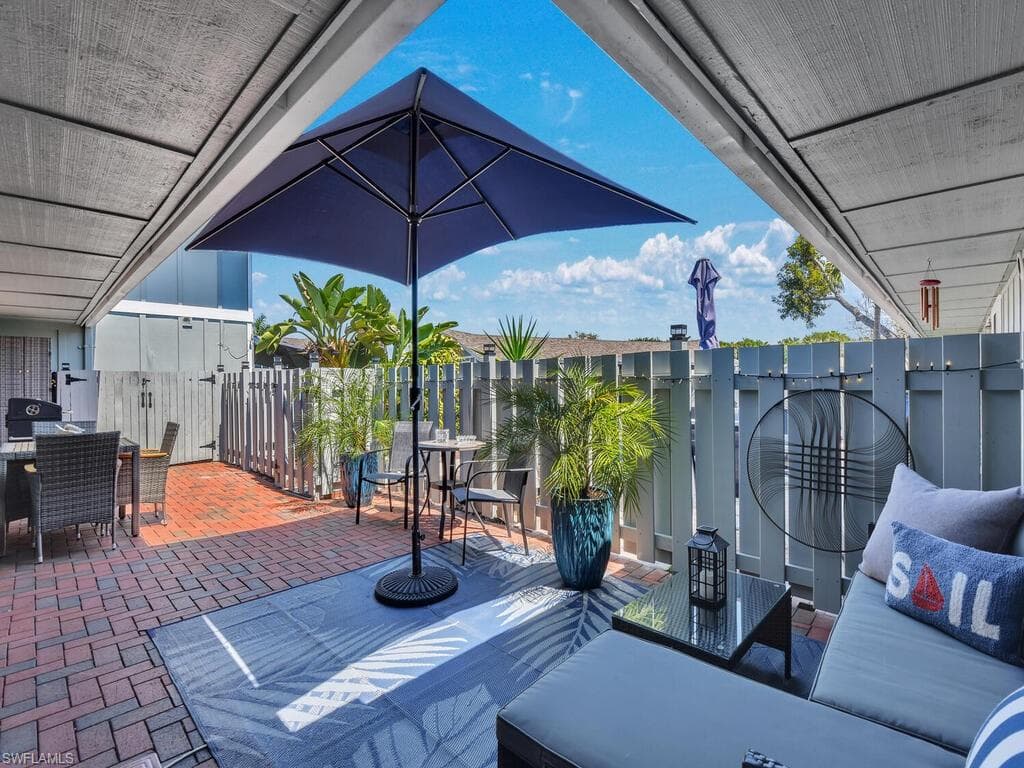 4263 Island CIR D-5