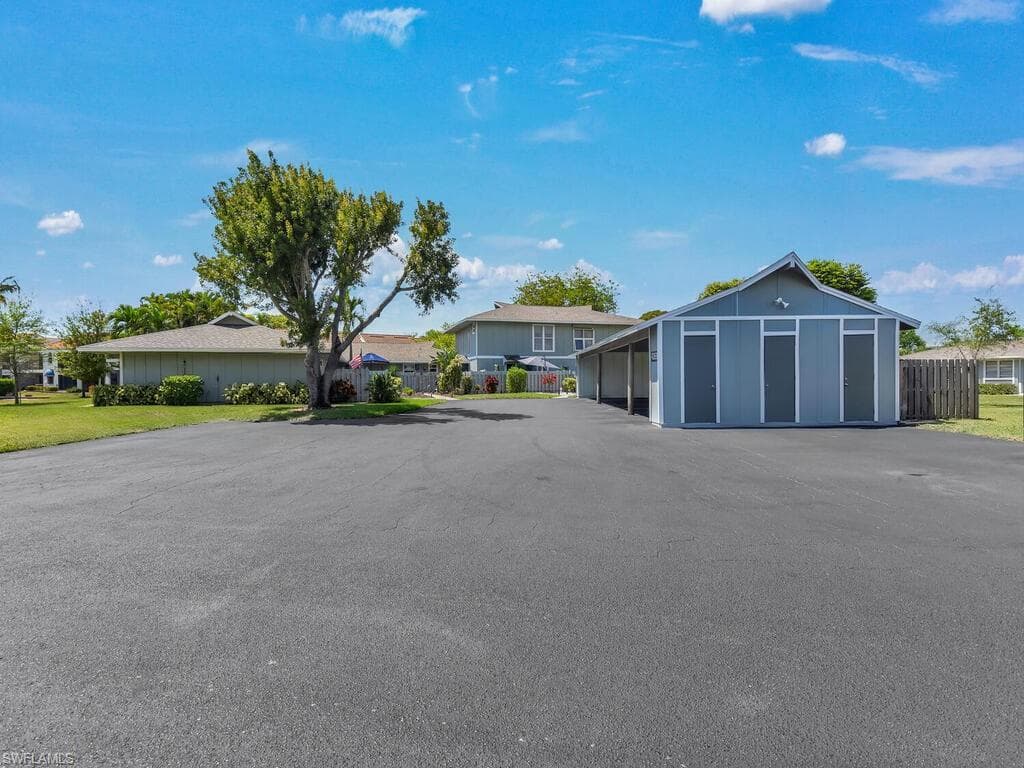 4263 Island CIR D-35