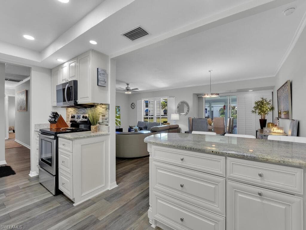 4263 Island CIR D-8