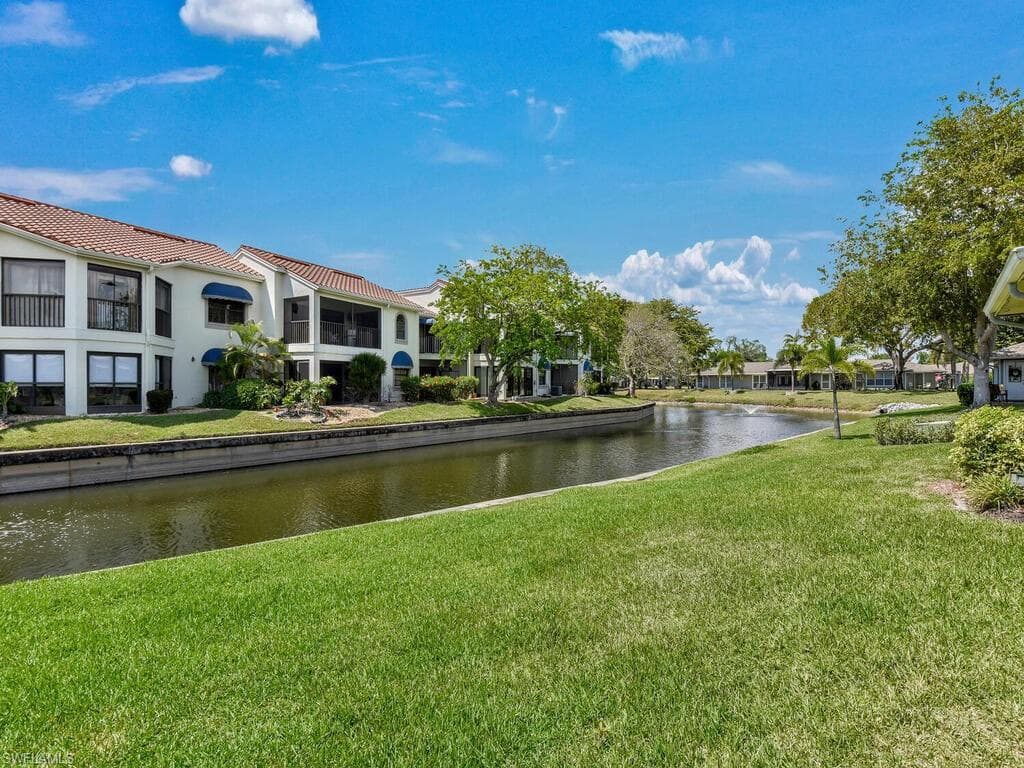 4263 Island CIR D-33