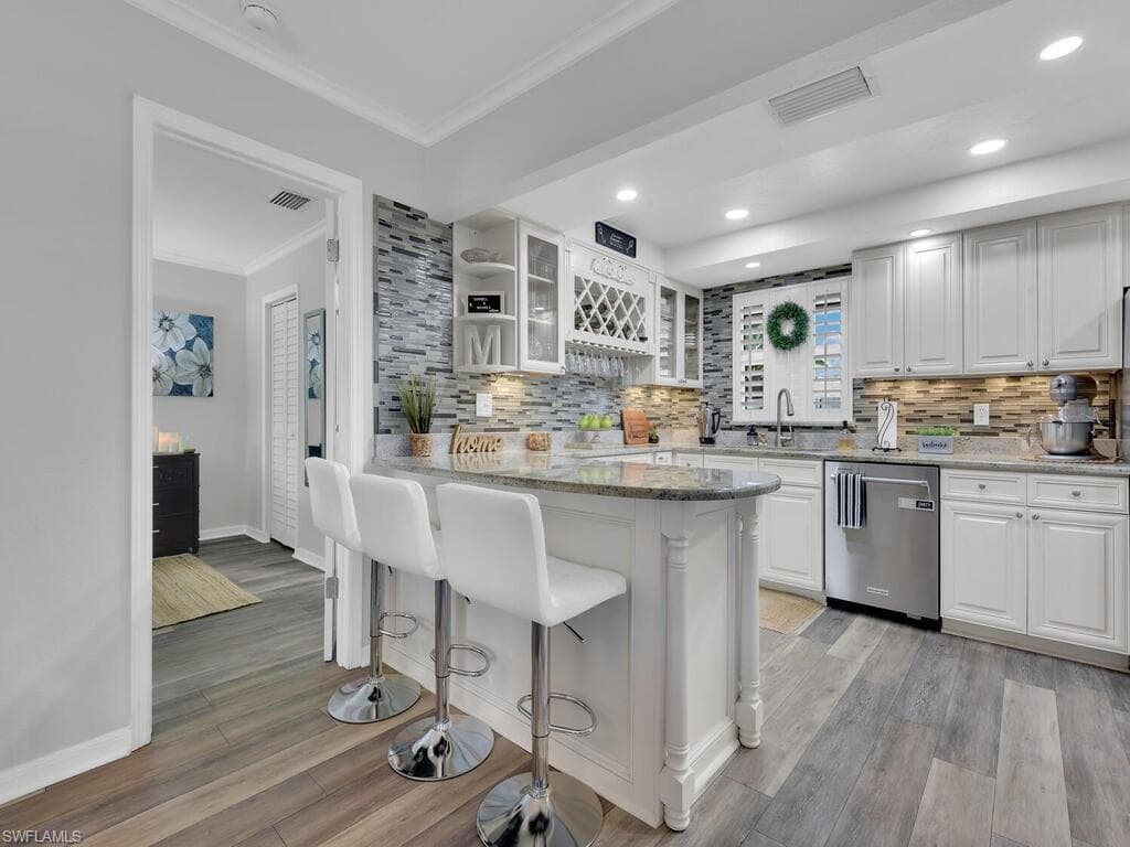 4263 Island CIR D-7
