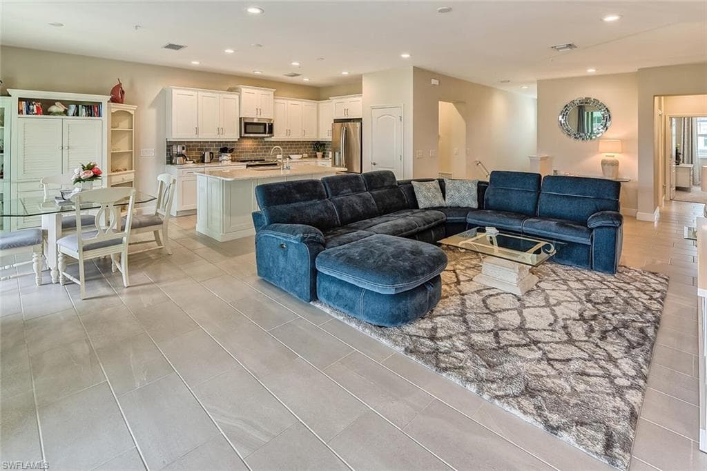 6954 Avalon CIR 707-2