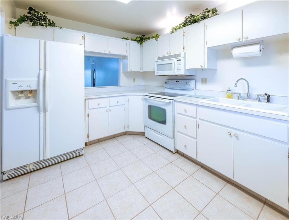 1390 Myerlee Country Club BLVD-2