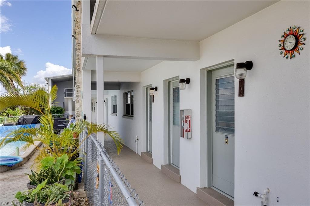 708 Victoria DR 105-1