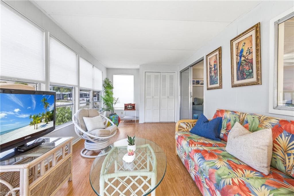 726 Knotty Pine CIR-5