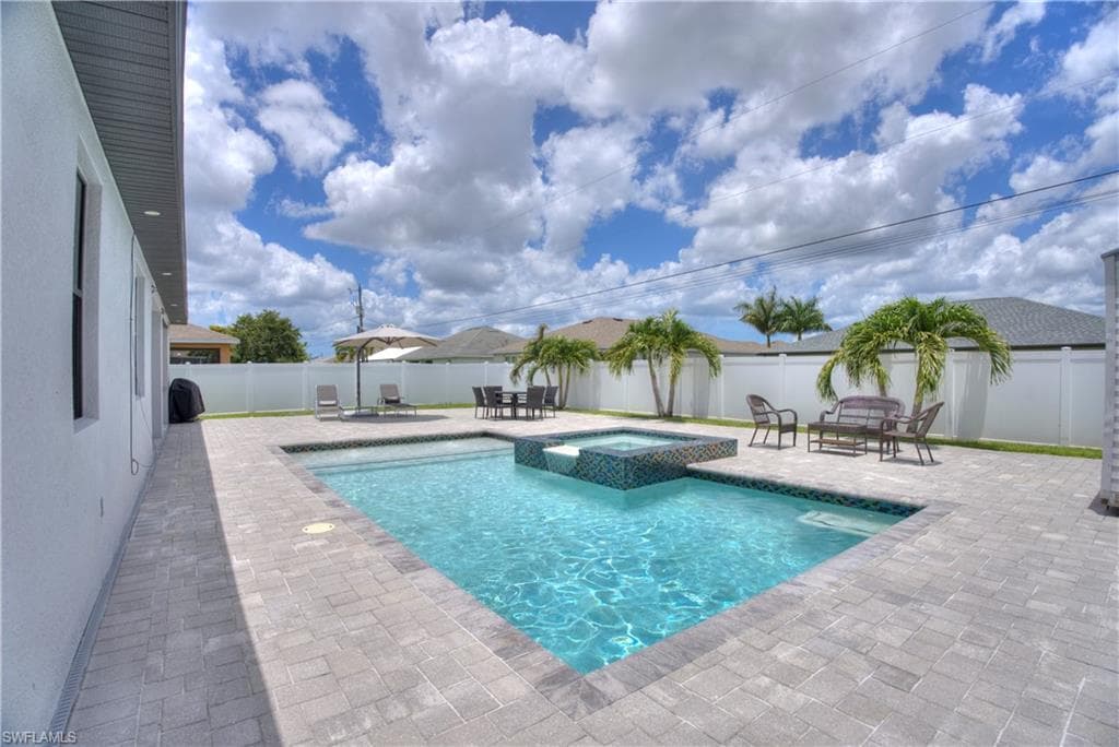225 NW 1st ST-36