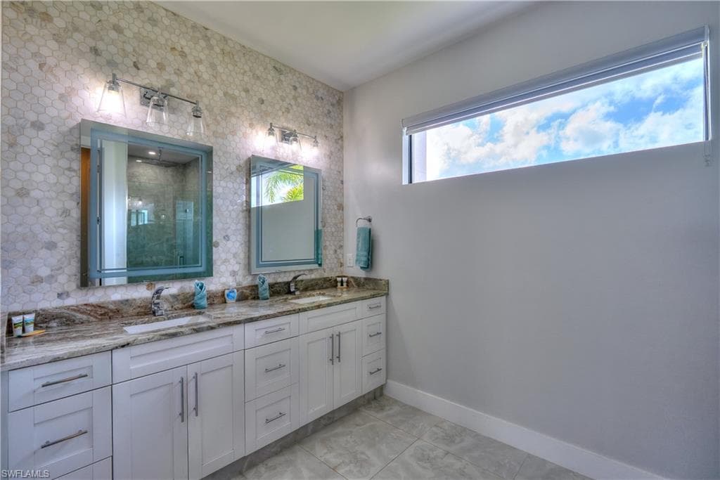 225 NW 1st ST-28
