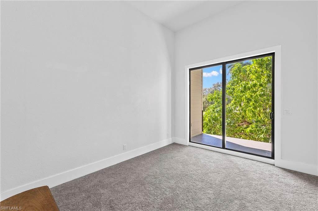 1561 Lynwood AVE-20