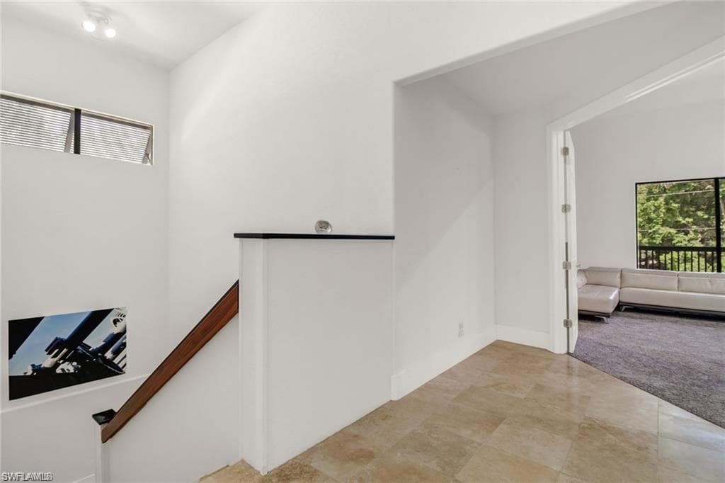 1561 Lynwood AVE-18