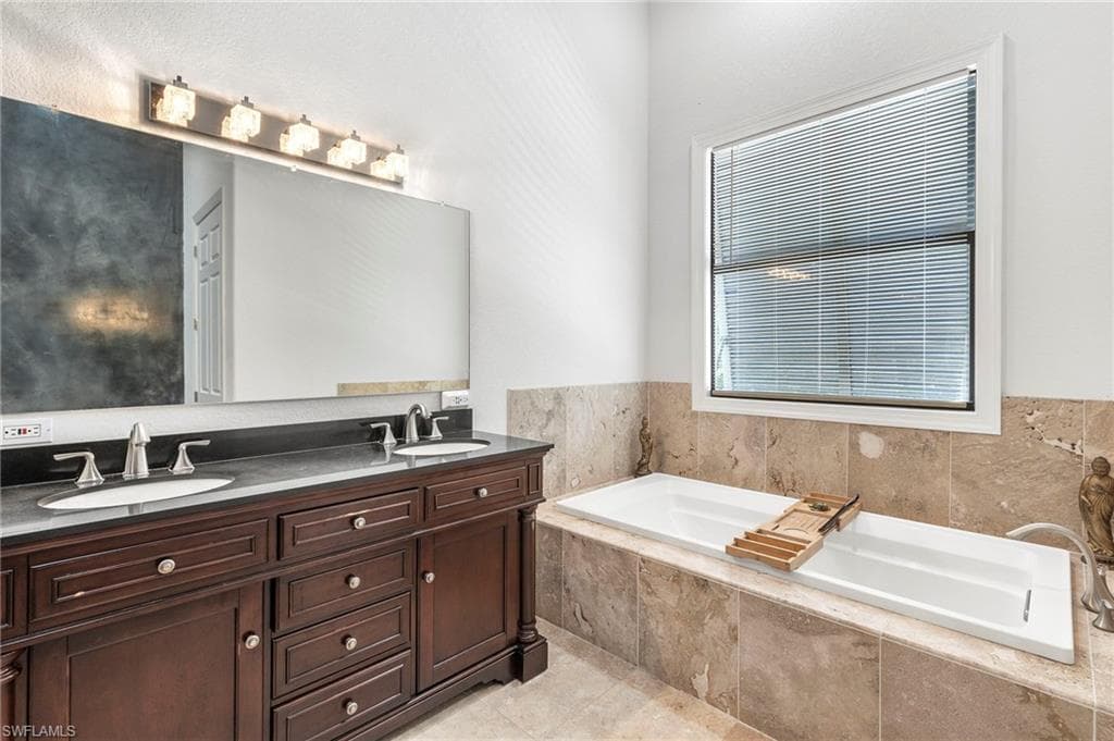 1561 Lynwood AVE-3