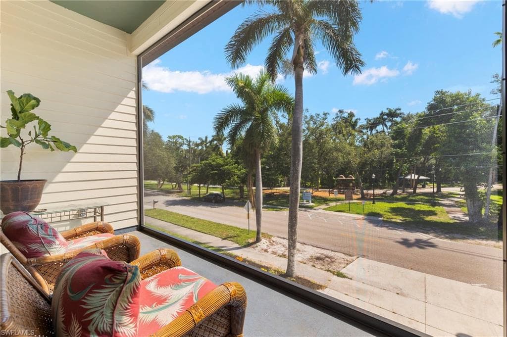 1561 Lynwood AVE-19