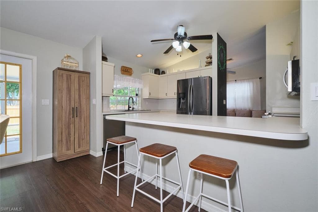 6649 Hartland ST-20