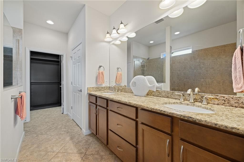 7022 Live Oak DR-23