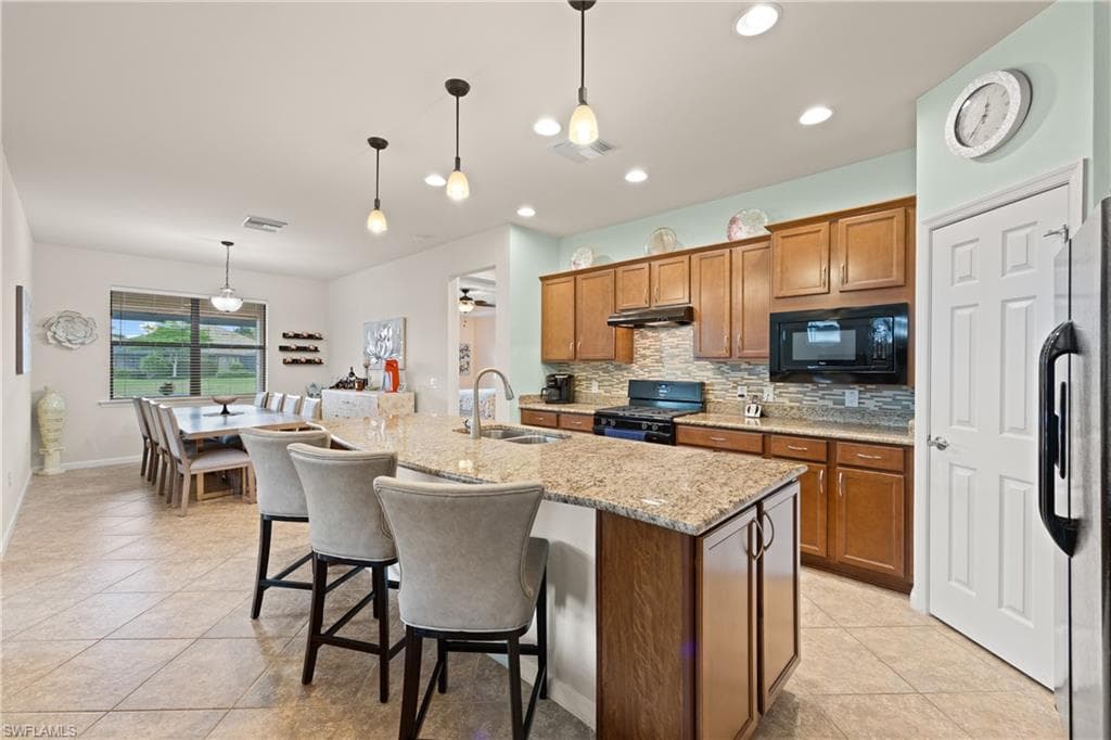 7022 Live Oak DR-10