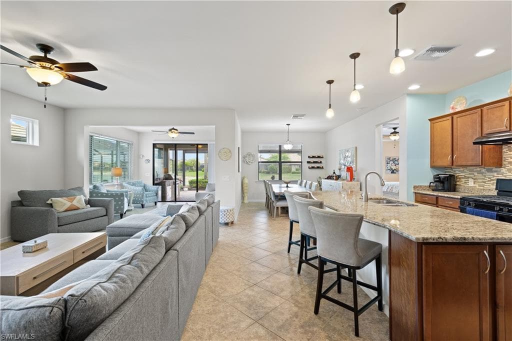 7022 Live Oak DR-7