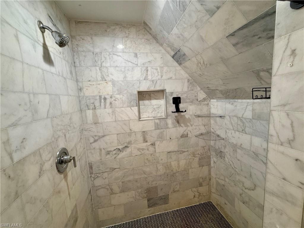 18422 Huckleberry RD-23