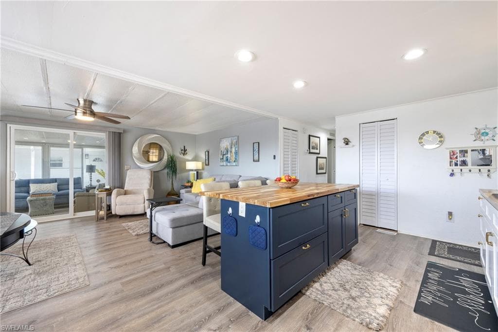 532 Palmer BLVD-12