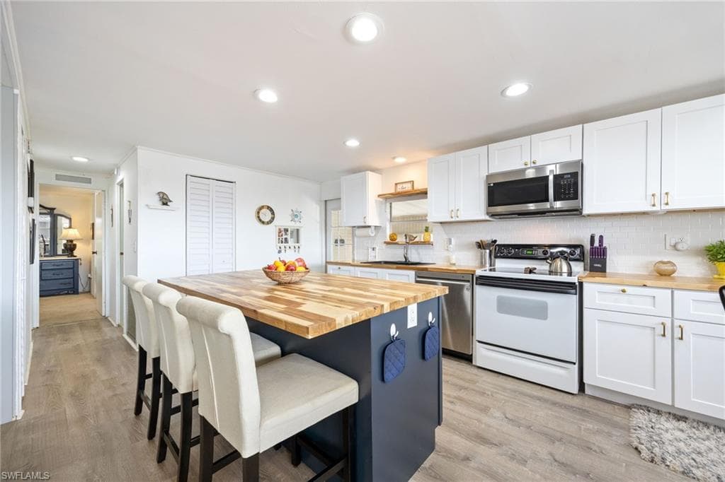 532 Palmer BLVD-11