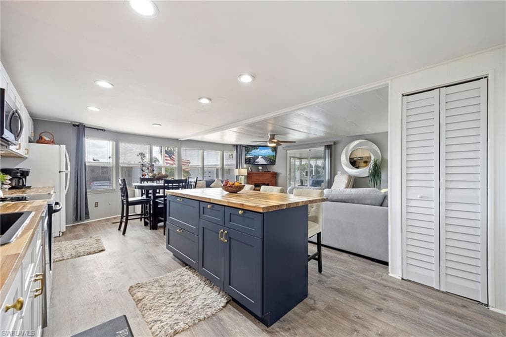 532 Palmer BLVD-13