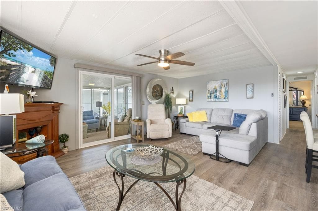 532 Palmer BLVD-10