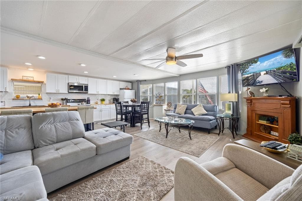 532 Palmer BLVD-7