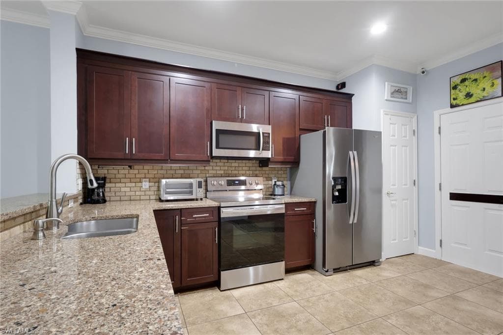 1289 Oxford LN 228-2