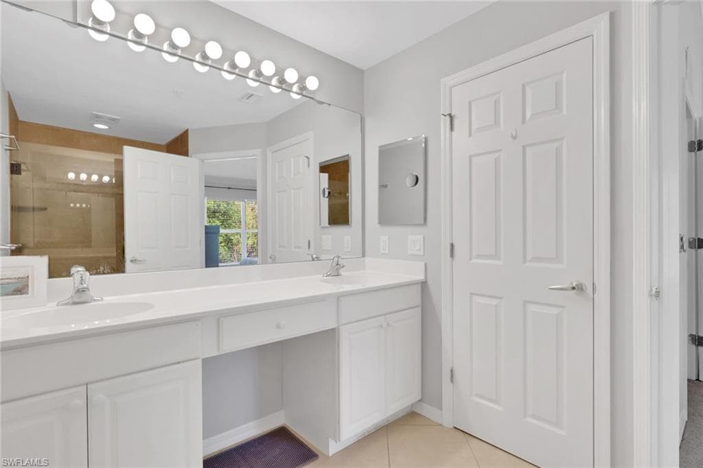 1289 Oxford LN 228-19