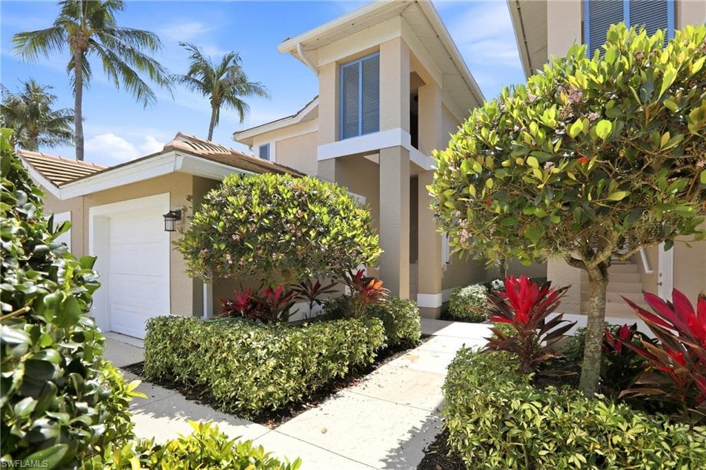 817 Carrick Bend CIR 201-1