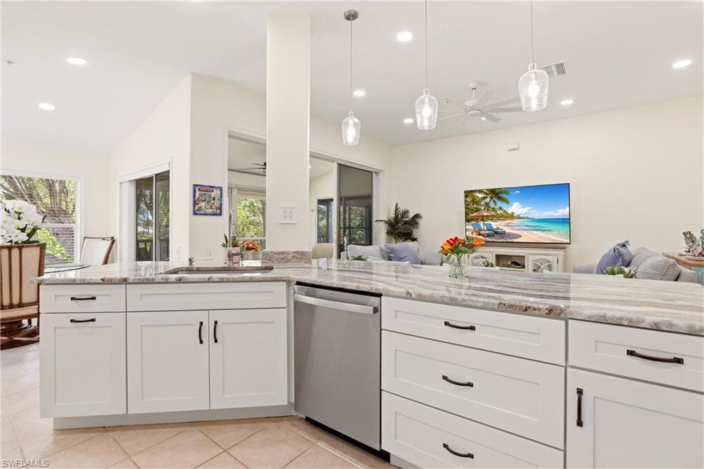 817 Carrick Bend CIR 201-6