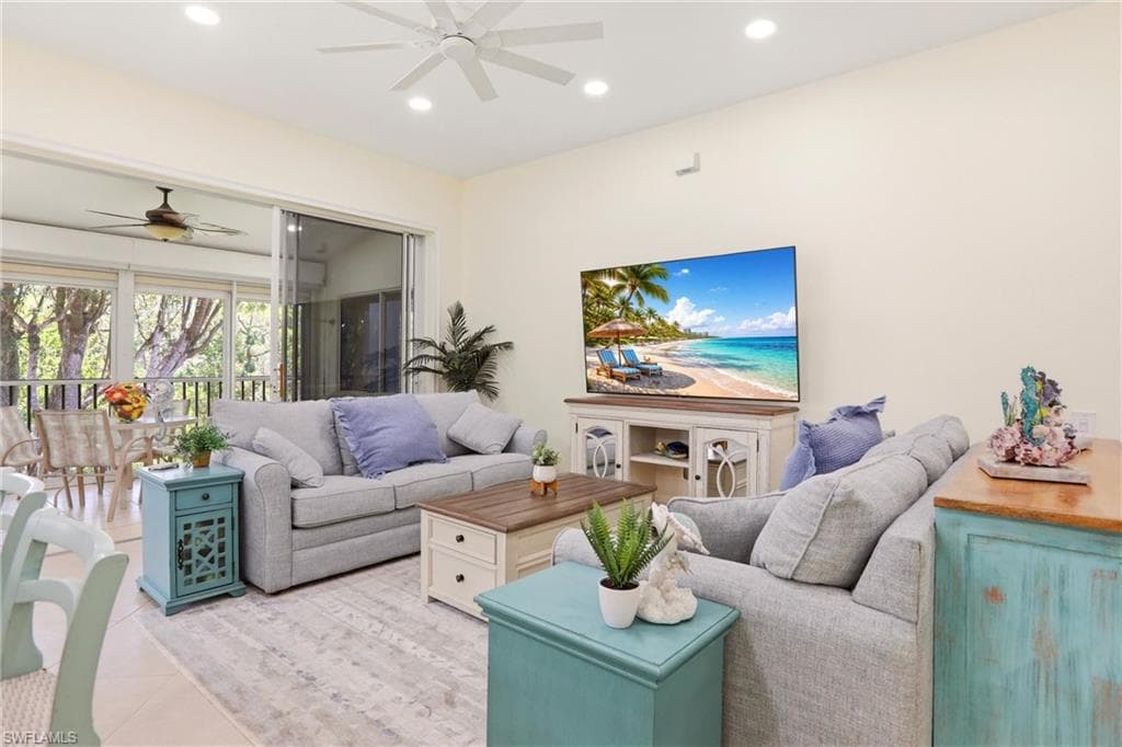 817 Carrick Bend CIR 201-2
