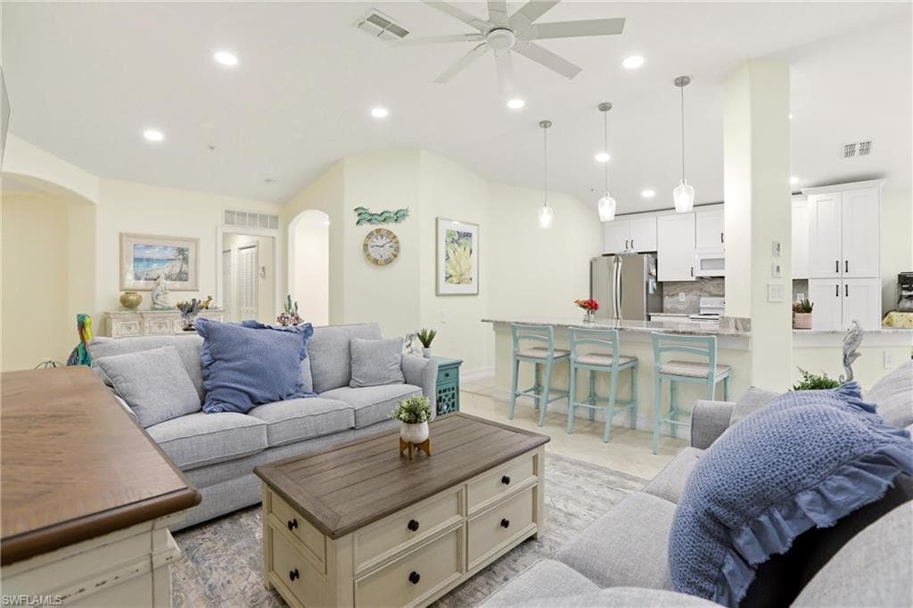 817 Carrick Bend CIR 201-4