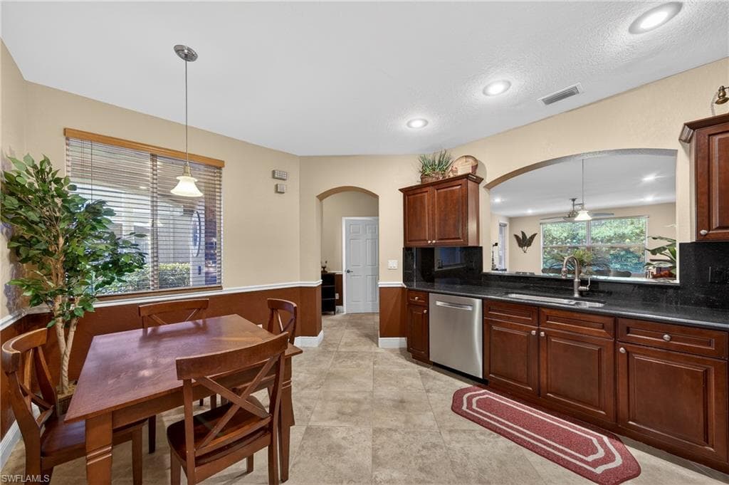 17560 Brickstone LOOP-6