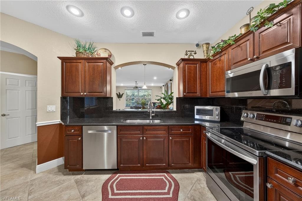 17560 Brickstone LOOP-9