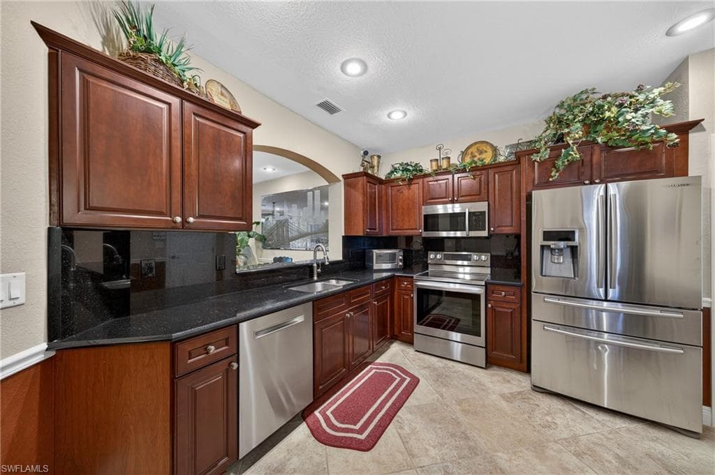 17560 Brickstone LOOP-10