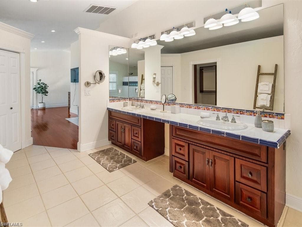 100 FAIRVIEW AVE-21