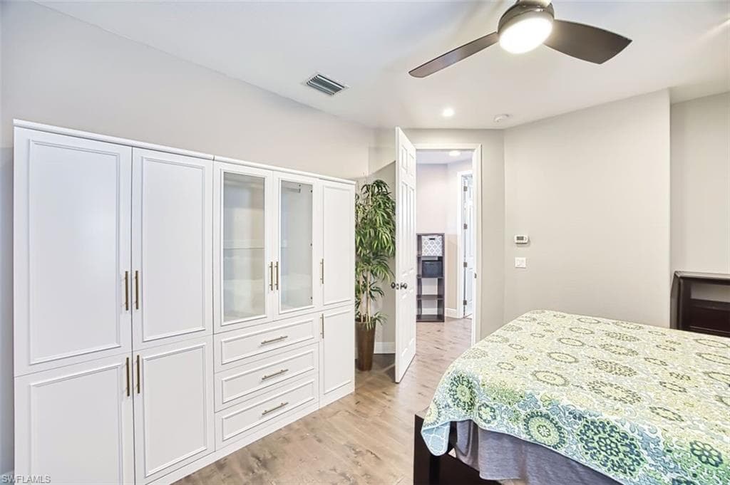 16018 Thorn Wood DR-33