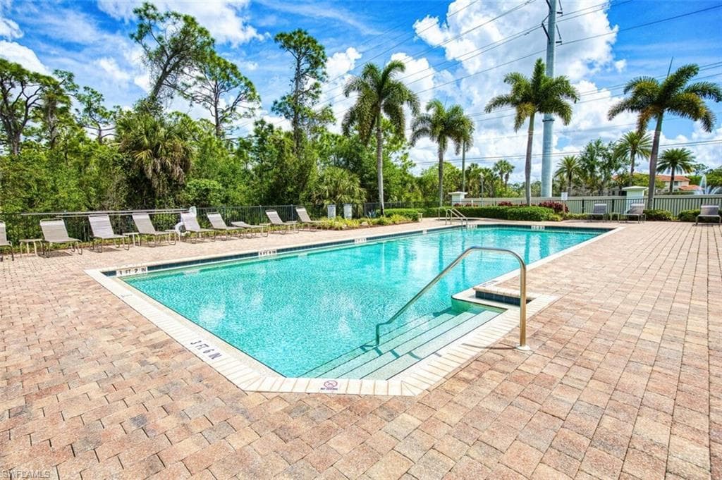 16018 Thorn Wood DR-43