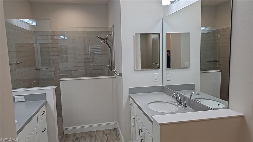 2305 Ariane DR-16