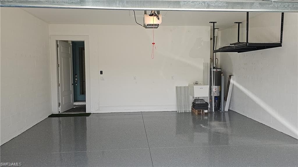 2305 Ariane DR-32