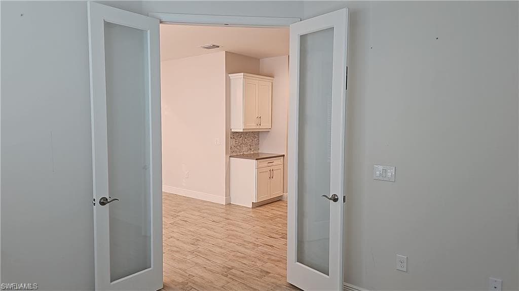 2305 Ariane DR-10
