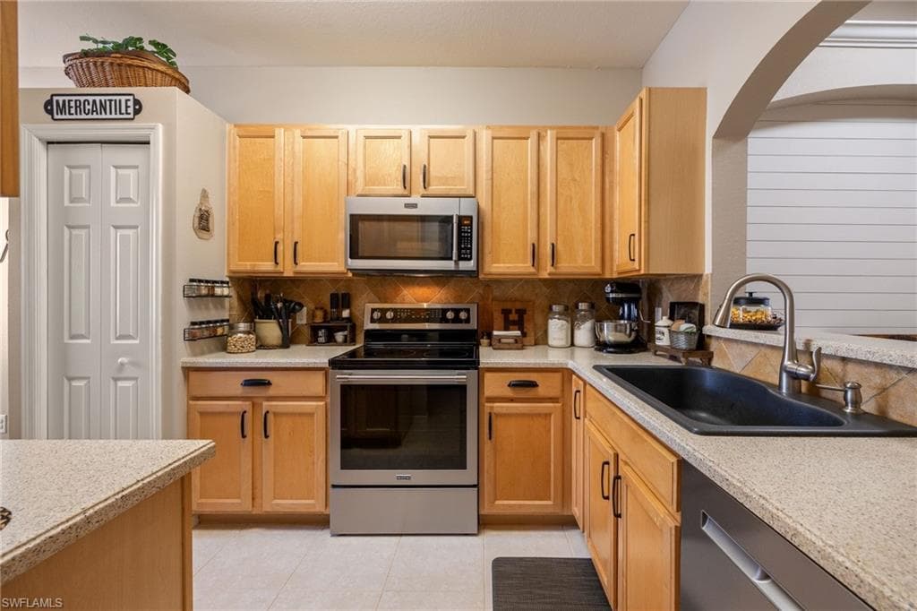 7900 Lake Sawgrass LOOP 4612-8
